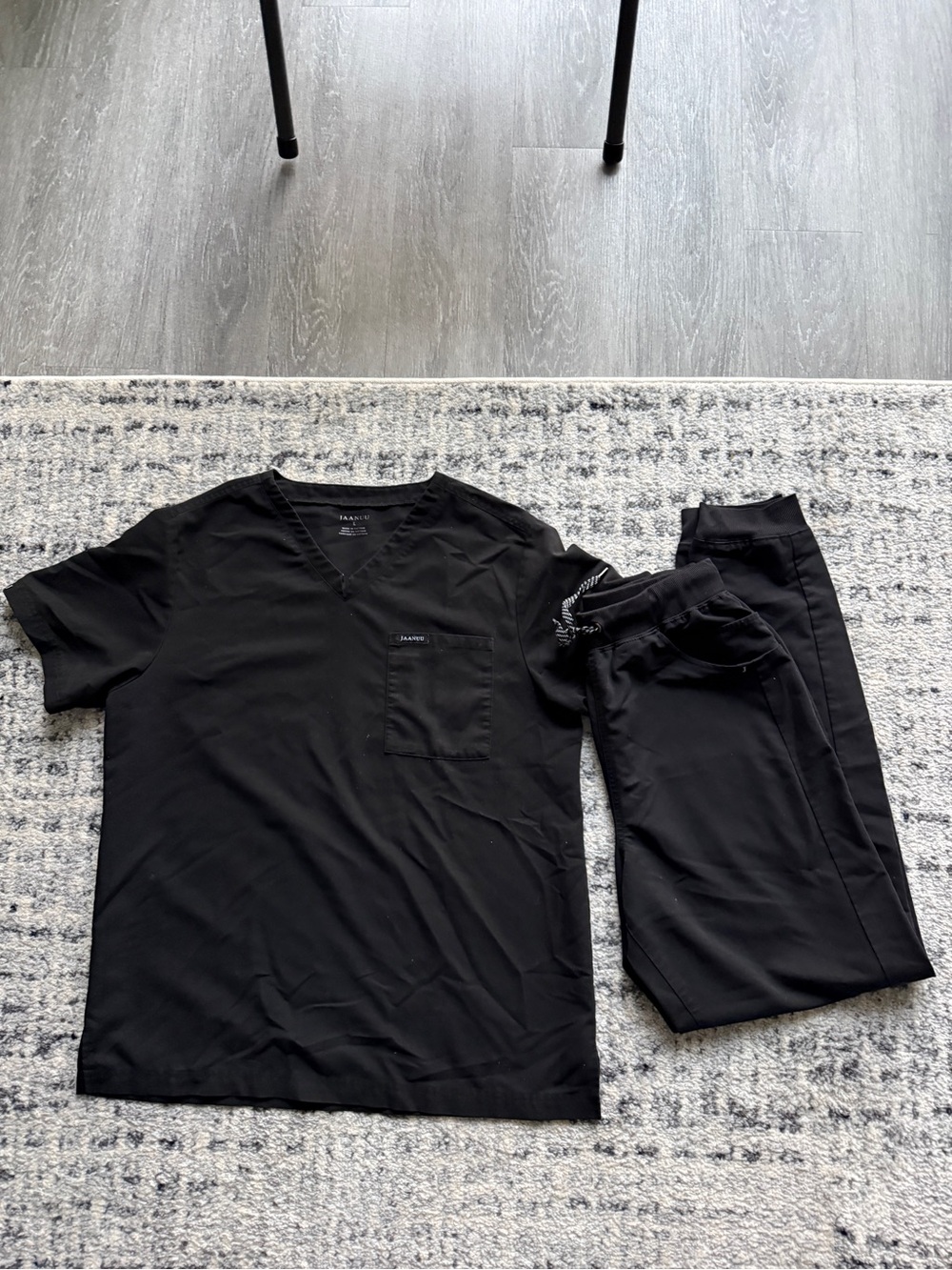 Jaanuu Men’s black scrub set